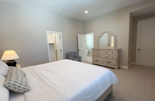 Portola Springs Bed & Breakfast | Charming 4-bedroom bed & breakfast in peaceful location with AC