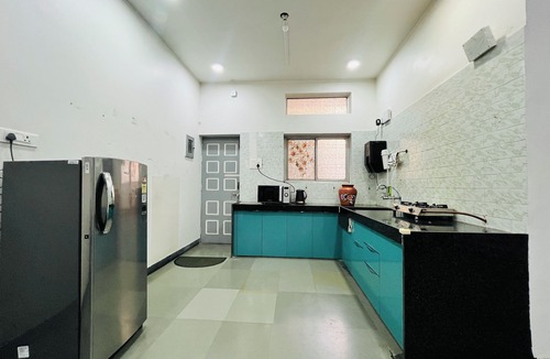 Nashik House | Charming 4-bedroom bungalow with WiFi and AC in delightful Nashik