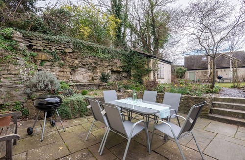 Chepstow Cottage | Charming 4-bedroom cottage in historic Chepstow