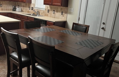 Oakdale House | Charming 4-bedroom family home with WiFi, AC in fabulous Charlotte