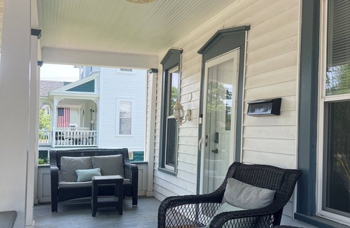 Eau Claire House | Charming 4-bedroom house with WiFi in Eau Claire near Water Street and Campus.