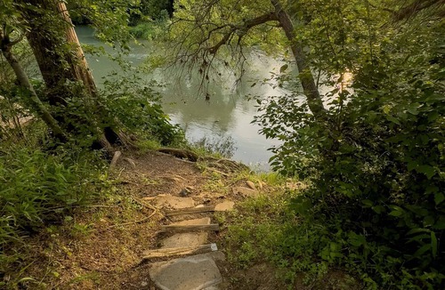 Martindale House | Charming 4-bedroom house on the river in Martindale