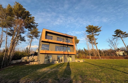 Blue Hill House | Charming 4-bedroom house in Blue Hill with WiFi