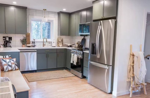 Evergreen House | Charming 4-bedroom house in Evergreen perfect for your getaway