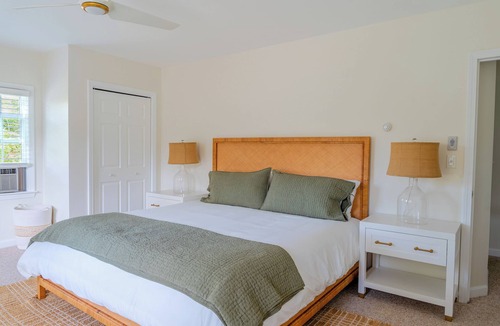 Tisbury House | Charming 4-bedroom home in marvelous Tisbury walking distance to shops and ferry