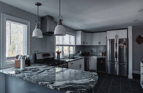 Mashpee House | Charming 4-bedroom House with Seasonal Outdoor Pool, Patio and Wood-Fired Sauna