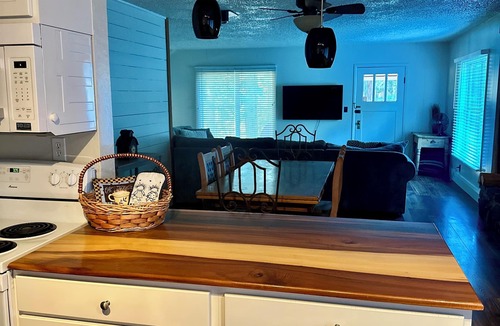 Cromberg House | Charming 4-bedroom ranch house with WiFi, AC in Cromberg Sleeps 10