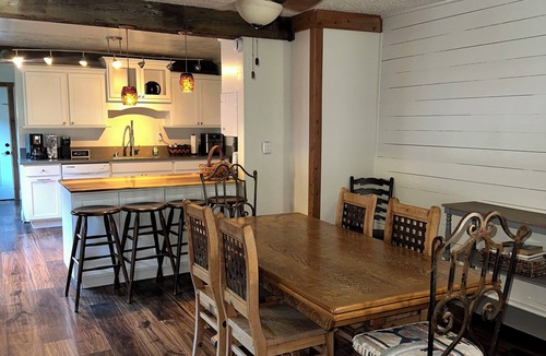 Cromberg House | Charming 4-bedroom ranch house with WiFi, AC in Cromberg Sleeps 10