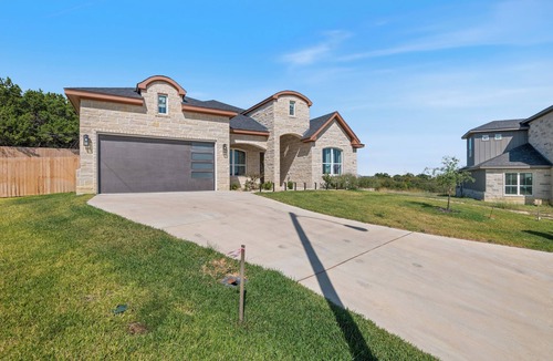 Temple House | Charming 4-bedroom Retreat Near Baylor Hospital & VA Hospital