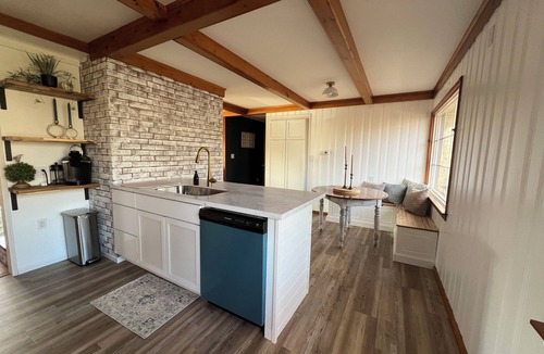 Oswego Cottage | Charming 4-bedroom, riverfront cottage in Oswego
