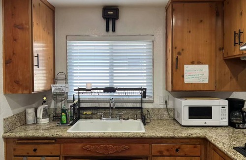 Baldwin Park House | Charming 4-bedroom bungalow in Baldwin Park with WiFi and AC