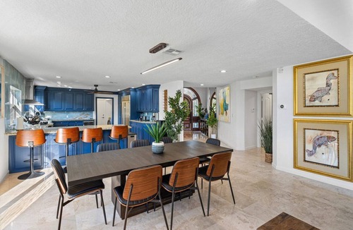 Tropic Isle House | Charming 4-bedroom house with fitness room