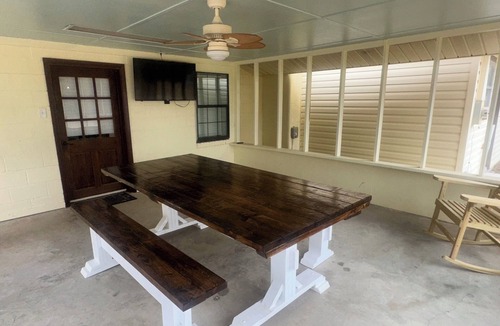 Sneads House | Charming 4-bedroom house in Grand Ridge