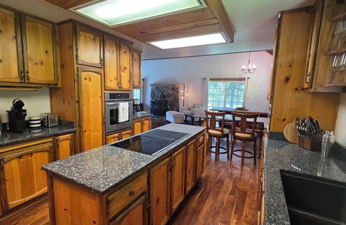 Jacksonville House | Charming 4-bedroom house in Applegate Valley. Private river access, WiFi and AC