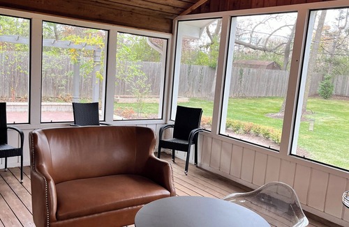 Lake Forest House | Charming 4-bedroom ranch house near downtown Lake Forest with AC, WiFi