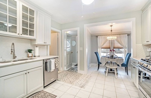 South Haven Cottage | Charming 4-bedroom cottage in South Haven - 2 miles from beach and downtown.