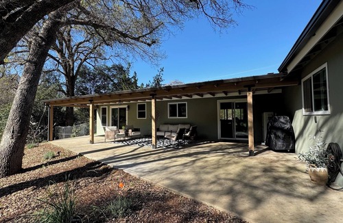 Three Rivers House | Charming 4-bedroom retreat, AC, sauna and hot tub close to Sequoia Nat'l Park