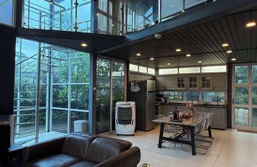Javan Villa | Charming 4-bedroom villa with AC, fitness room in Javan