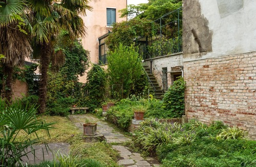 Dorsoduro Apartment | Charming 4 bedrooms Apartment with Amazing Terrace and Fairytale Garden