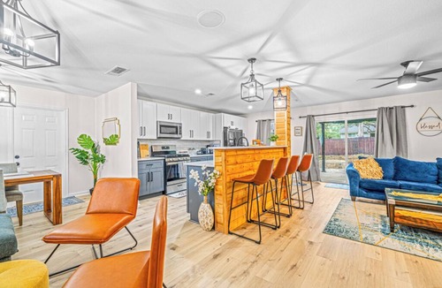 Wetmore House | Charming! 4 beds, 2 bath, Hot tub and fitness rooms, Sleeps 13