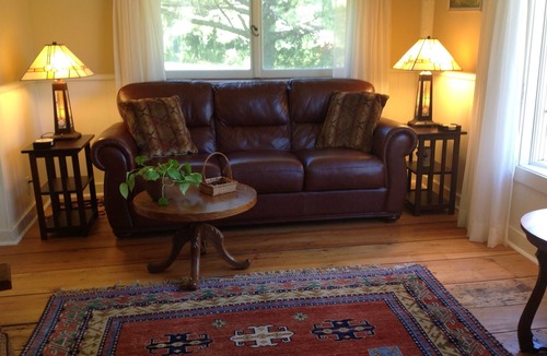 Easton House | CHARMING, 4-Br, 2-Ba, Full Kitchen Wi-Fi, Mt View, private deck, discounts avail