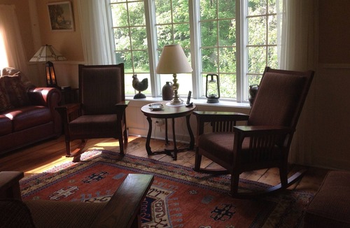 Easton House | CHARMING, 4-Br, 2-Ba, Full Kitchen Wi-Fi, Mt View, private deck, discounts avail