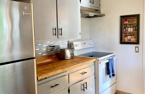 Humboldt Hill House | Charming 4B/2B Home In Exclusive Neighborhood of Eureka