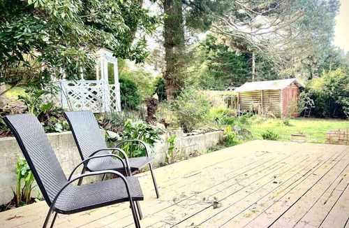 Humboldt Hill House | Charming 4B/2B Home In Exclusive Neighborhood of Eureka