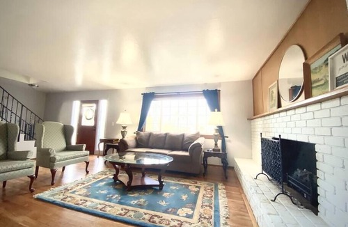 Humboldt Hill House | Charming 4B/2B Home In Exclusive Neighborhood of Eureka