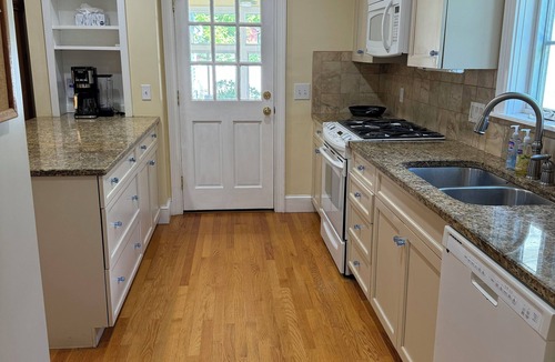 Amherst Center House | Charming 4Bds+1crib house with patio Amherst Center