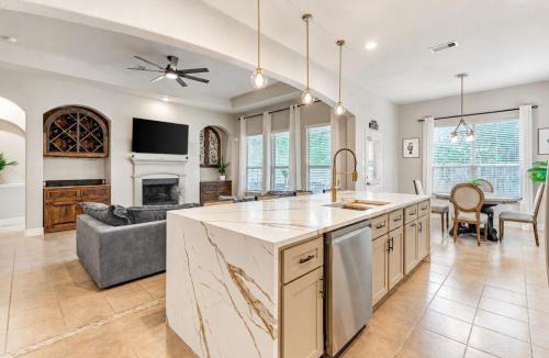 Indian Springs House | Charming 4BR 3BA One Story Retreat in Woodlands