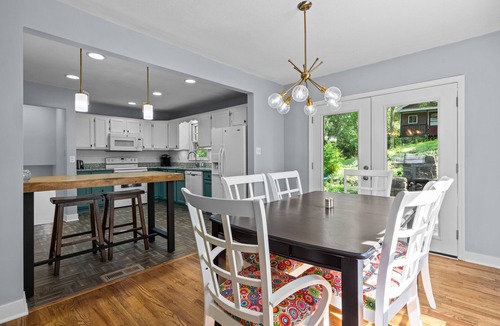 Liberty House | Charming 4BR Getaway: Family Luxury MOLISP1467
