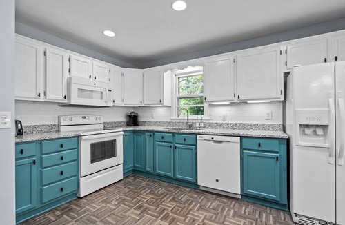 Liberty House | Charming 4BR Getaway: Family Luxury MOLISP1467
