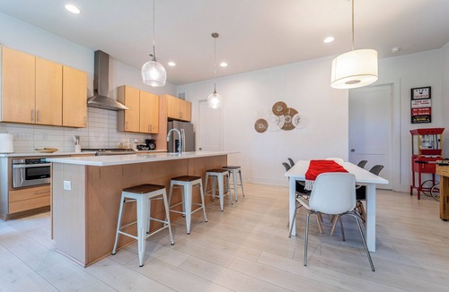 Sugar Creek House | Charming 4BR Getaway Two Suites + Great Layout
