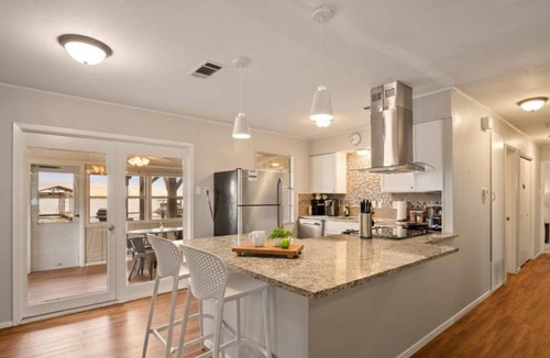 Tool House | Charming 4BR Lakefront Getaway