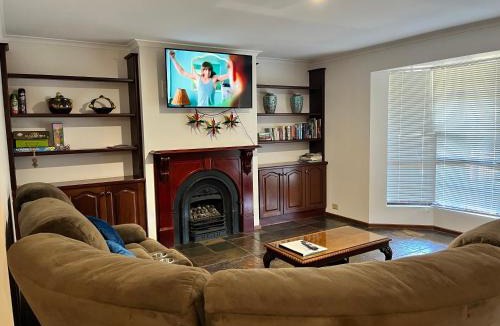 Evanston House | Charming 4BR Retreat near Gawler