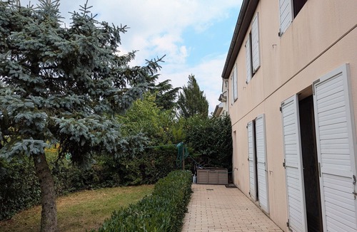 Sully-sur-Loire Cottage | Charming 5-Bedroom House with Terrace and Secure Parking in Sully-sur-Loire