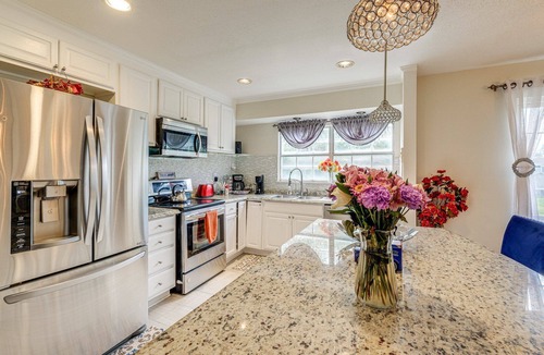 Oxon Hill-Glassmanor Bed & Breakfast | Charming 5-bedroom in pleasant Fort Washington with AC And Free parking
