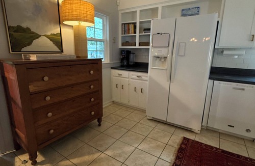 Georgetown House | Charming 5-bedroom coastal cottage walking distance to downtown, park & landing
