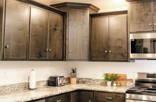 Herndon Cabin | Charming 5-bedroom cabin with Hot tub + Pickle-ball court