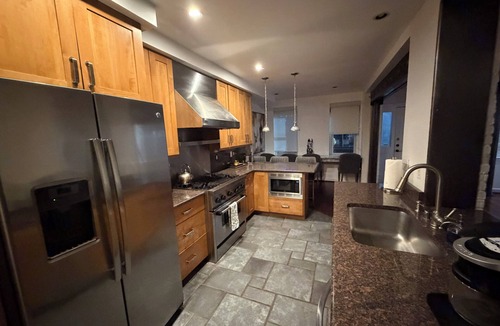 Canton House | Charming 5-bedroom house in Baltimore perfect for family stays with garage