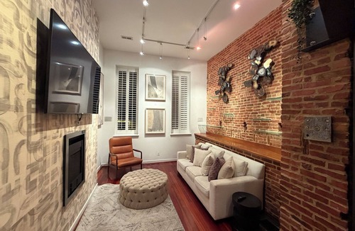 Canton House | Charming 5-bedroom house in Baltimore perfect for family stays with garage