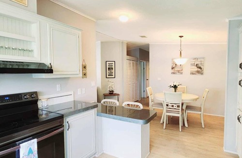 Braden River House | Charming 55+ community. Waterfront! Fantastic sunset views & private hot tub