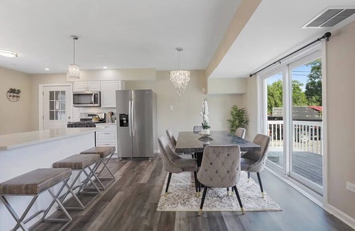 Franklin Park House | Charming 5BD 2BA with spacious yard near O'hare