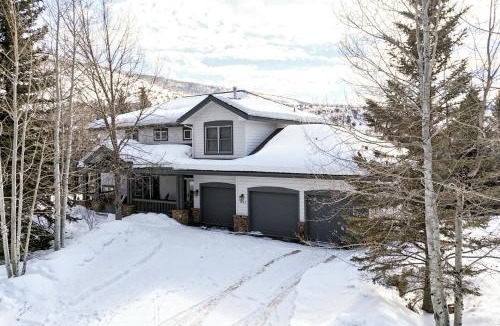 Edwards House | Charming 5BD Mountain Estate Perfect for Families
