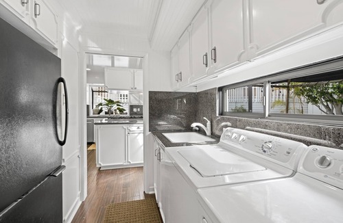 Balboa Island House | Charming 5BR Mid-Century Bayfront Retreat with Floor-to-Ceiling Windows!