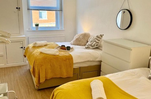 Windmill Hill Apartment | Charming 6 Bed Flat in Bedminster - Sleeps 8