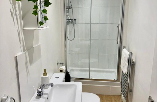 Windmill Hill Apartment | Charming 6 Bed Flat in Bedminster - Sleeps 8