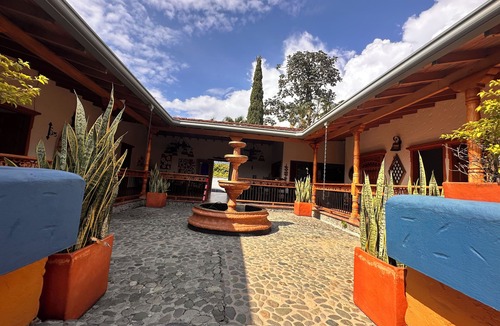 San Jeronimo Cabin | Charming 6-bedroom cabin with AC and WiFi in San Jerónimo