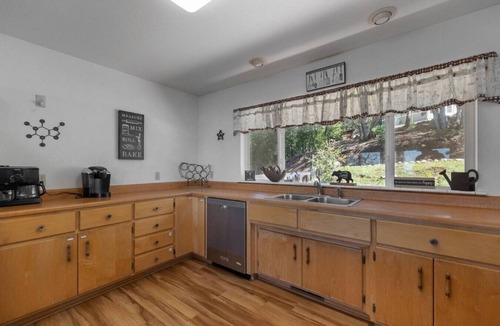 Twain Harte Cabin | Charming 6-bedroom cabin with stunning views!